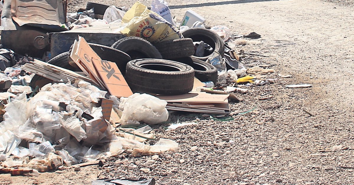 İzmir'de Buca Kaynaklar Tesisleri’nin çevresi kaderine terk edildi! Yıldız yuvasıydı çöp yığını oldu