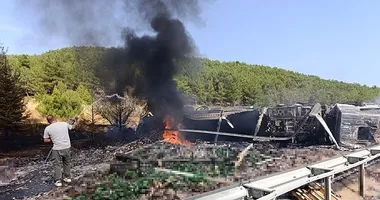 Uşak’ta feci kaza! Alkol yüklü TIR patladı