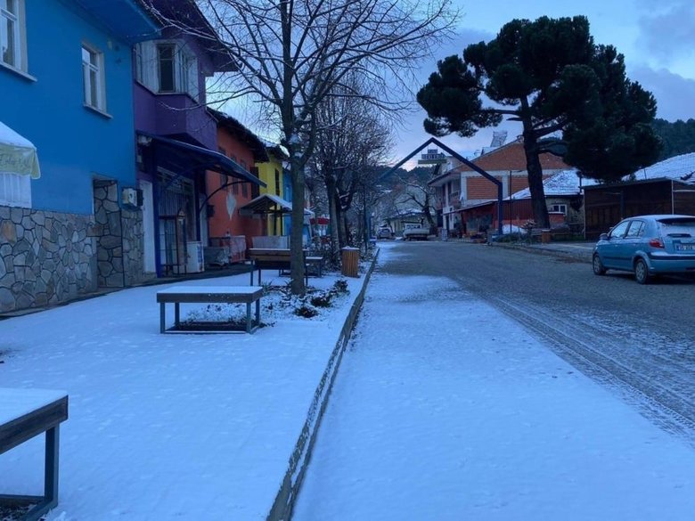 7 yılın ardından hizmete açılan Bozdağ Kayak Merkezi’ne bu kez de kar yağmadı