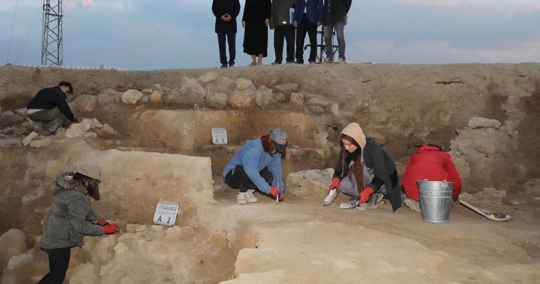 İnsanlık tarihine ışık tutacak!  Afyonkarahisar’da yapılan kazıda önemli bulgular elde edildi