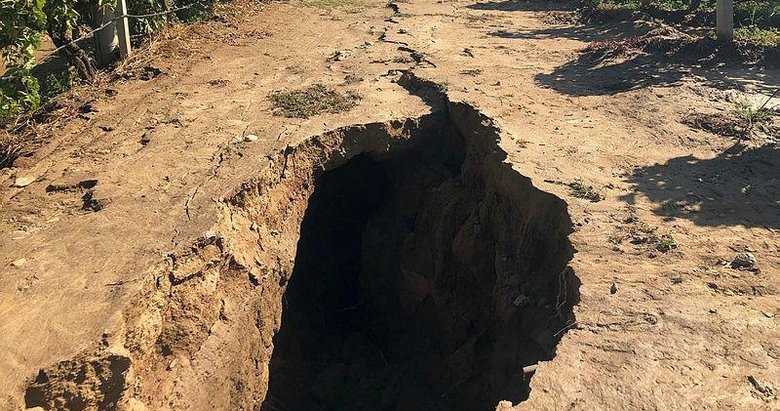Sarıgöl’de sel suları fay hattını doldurunca... Üzüm bağlarında endişelendiren görüntü