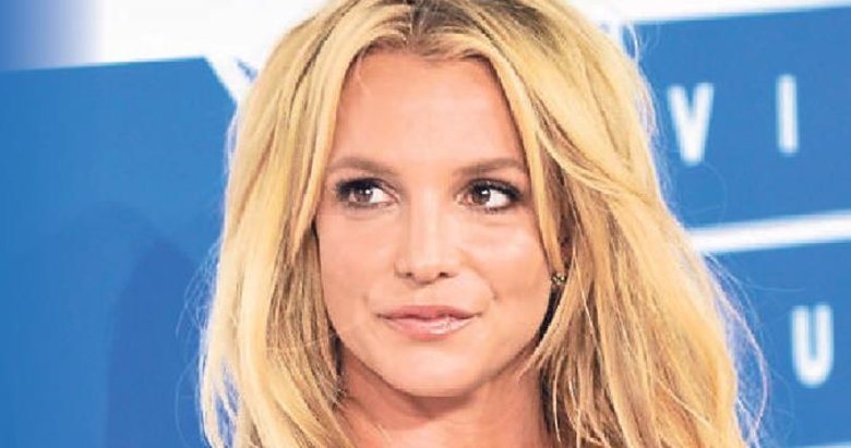 Britney Spears adını değiştirdiğini açıkladı