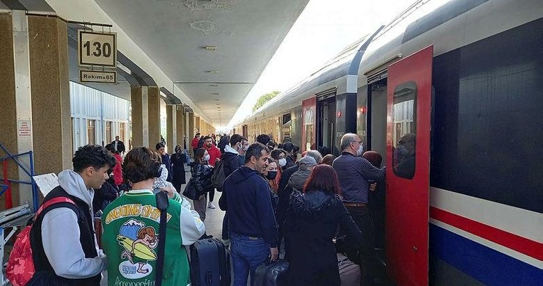 Trenlere yeniden talep başladı! Garlarda yoğunluk