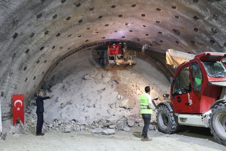 Honaz Tüneli’nde ışık göründü