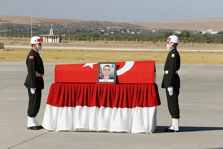 Fırat Kalkanı bölgesine roketatarlı saldırı: 1 şehit