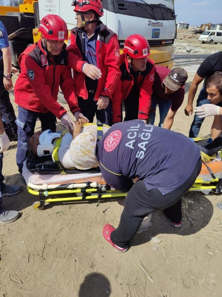 Kırılan vinç kolunun altında kalan bir adam hayatını kaybetti