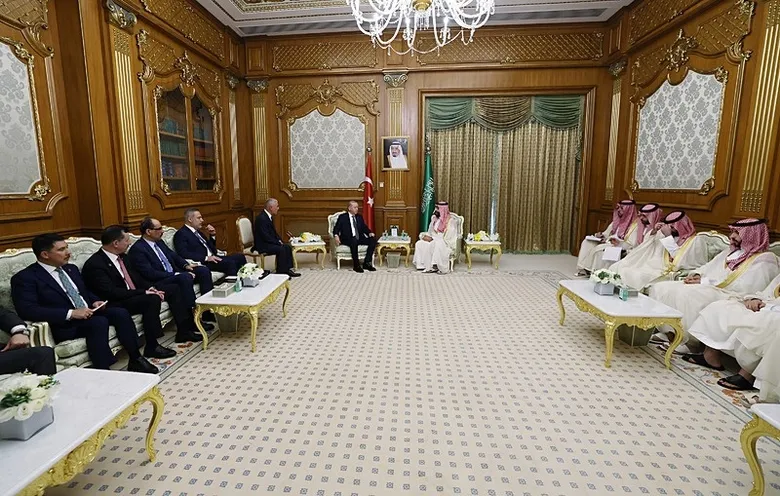 baskan-recep-tayyip-erdogan-suudi-arabistanda-turkiye-suudi-arabistan-ve-pakistan-mekke-savunma-anlasmasini-im-1786099681489.jpeg