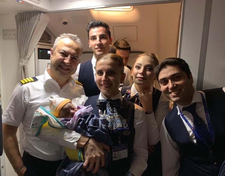 Hamile yolcu THY uçağında doğum yaptı