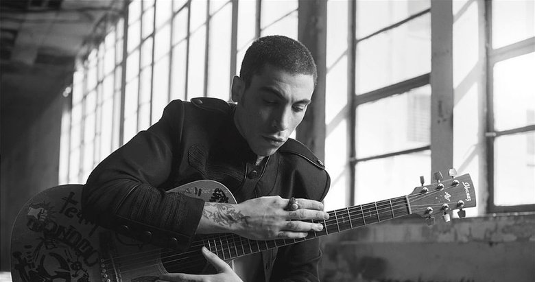 Eurovision'u sarsan İzmirli: Can Bonomo - Cumartesi Haberleri