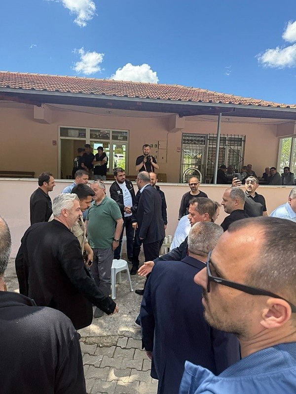 balikesirde-yuzlerce-kisi-geleneksel-hayir-yemeginde-bulustu-1779209557896.jpeg