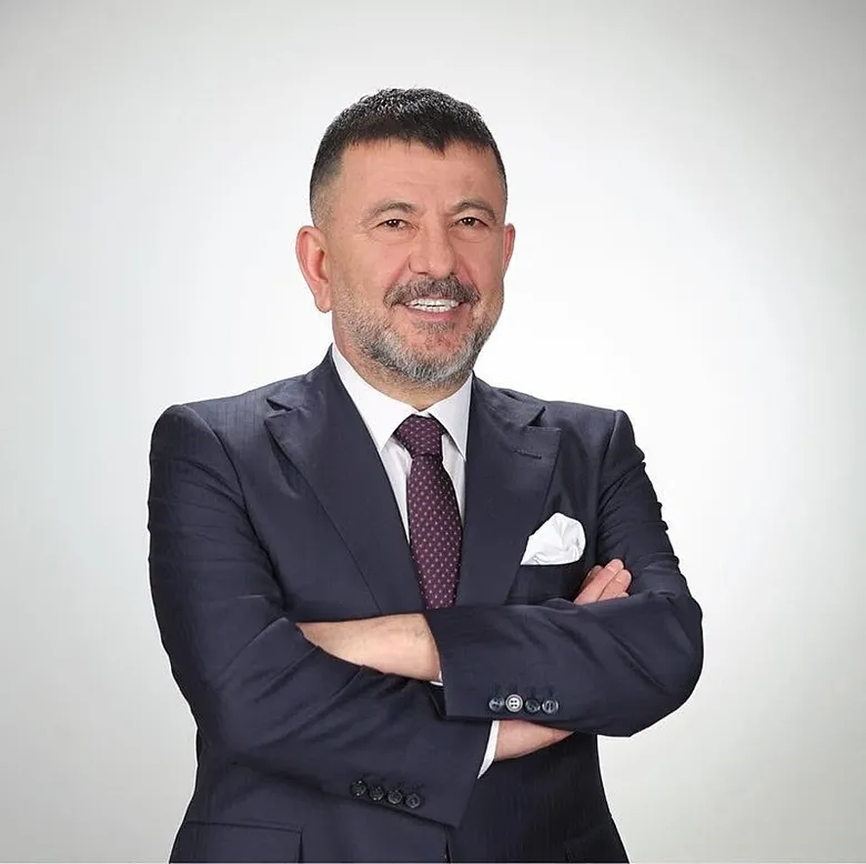 son-dakika-izmirde-rusvet-depremi-buyuyor-her-tasin-altindan-veli-agbaba-cikiyor-500-bin-tllik-transfer-mercek-1782375578195.jpeg