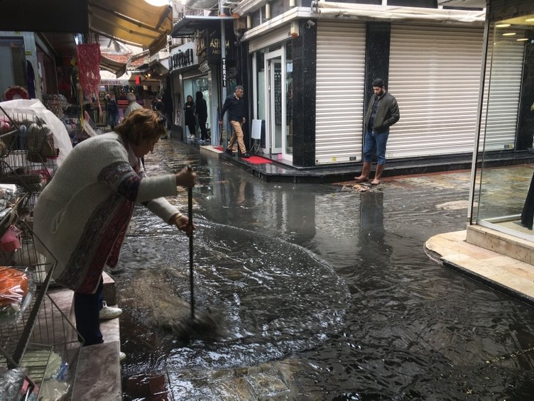 İzmir’de bugün hava nasıl? Meteoroloji’den sağanak uyarısı! 6 Eylül Cuma hava durumu