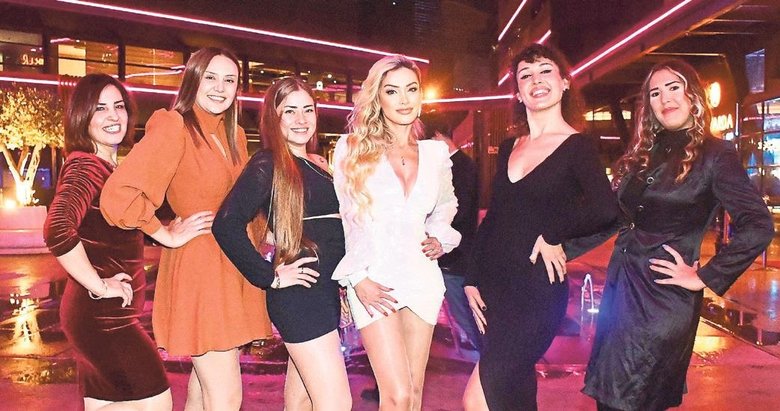 Yasemin Gülgör ve ekibi yeni yılı erken karşıladı