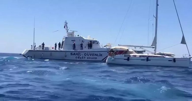 Tekne ile kaçarken yakalandılar! İzmir açıklarında film gibi operasyon