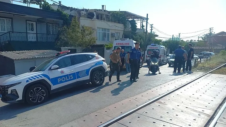 manisada-trafikte-dehset-anlari-baba-ve-oglu-kursunlarin-hedefi-oldu-1785756317321.jpeg