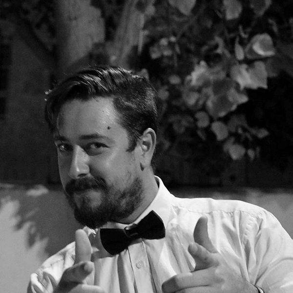 Kaza yerinde duran kalbini çalıştırdılar ama... Motor sürücüsü önce kaldırıma sonra kenarda bekleyen yayaya çarptı