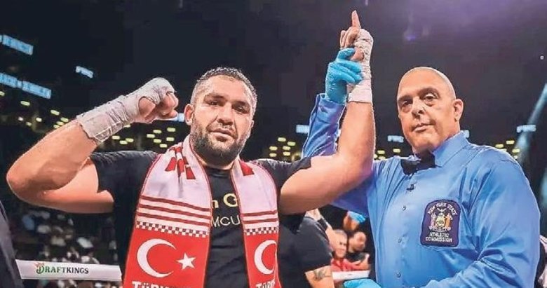 Şampiyon boksör Demirezen’e ödül