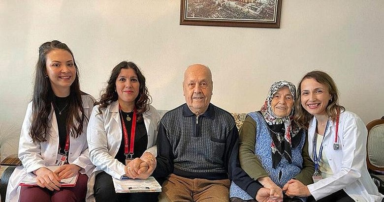 İzmir’de Sağlıklı Yaş Alma Merkezleri ekiplerinden 101 bin 601 kişiye sağlık hizmeti
