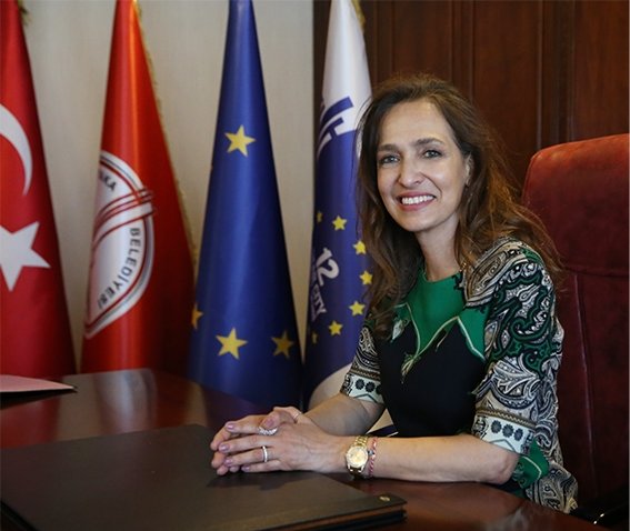 Siyasi nezaket ayaklar altında