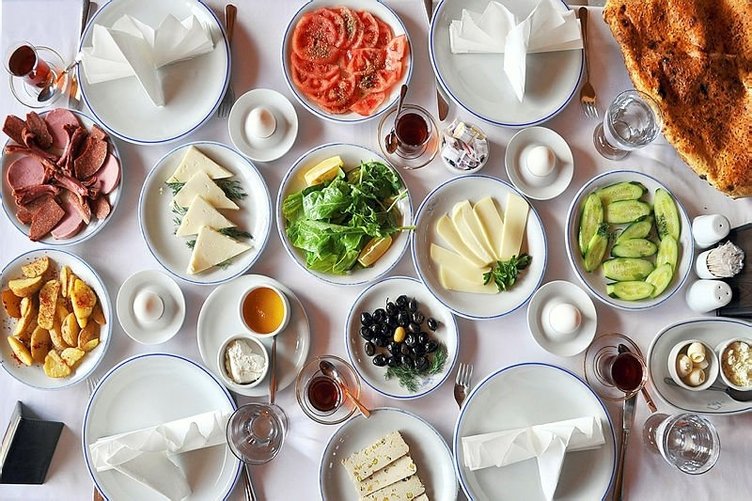 Ramazan’da beslenme nasıl olmalı? Uzmanından sağlık beslenme ipuçları