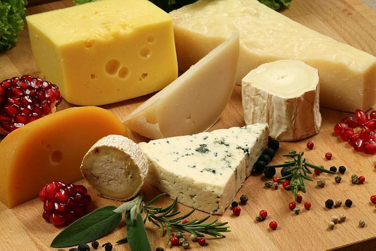 Bayramda tatlı sonrası bir dilim peynir tüketin