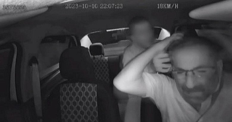 İzmir’de taksici dehşeti yaşadı! Kaldırım taşıyla gasp girişimi kamerada