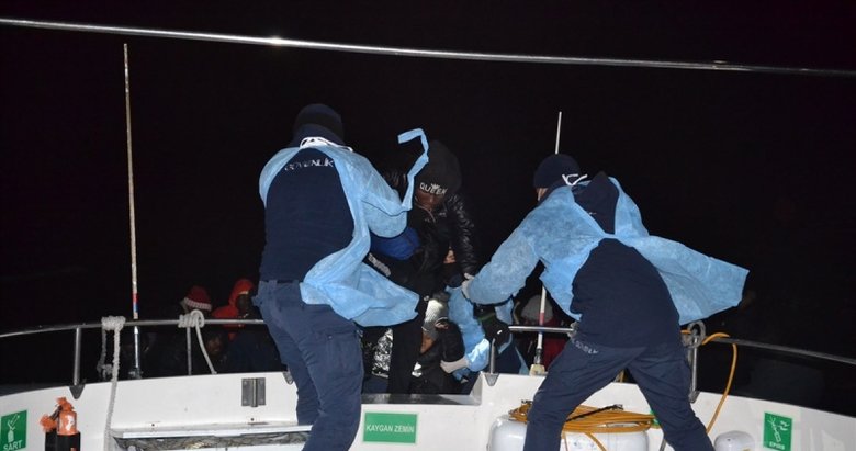 İzmir’da 48 kaçak göçmen kurtarıldı