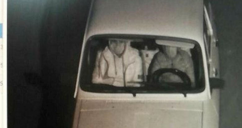 İzmir’de otomobil ve kasayı çaldılar, polisten kaçamadılar