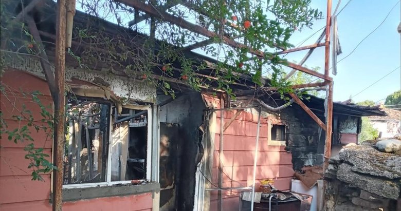 Eve yıldırım düştü! Bu hale getirdi