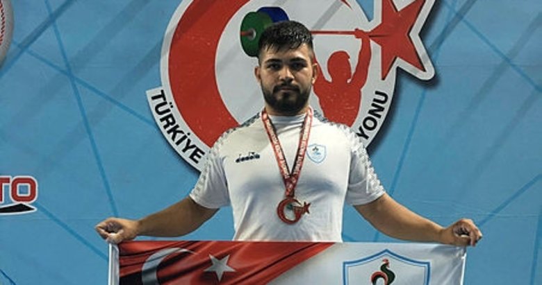 Pamukkaleli halterci Mehmet Avcıl Türkiye rekoru kırdı