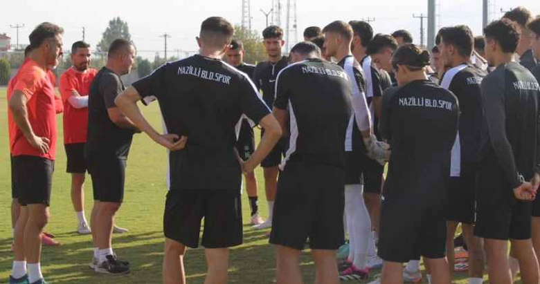 Nazillispor’da Kılıç bıraktı