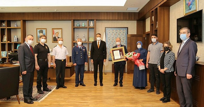 Kütahya’da şehit ailesine Devlet Övünç Madalyası ve Beratı verildi
