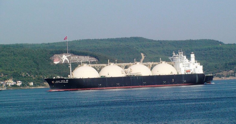 Dev tanker Çanakkale Boğazı’nı kapattı