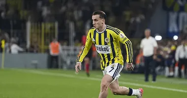 Kerem Aktürkoğlu sahadan sedyeyle ayrıldı