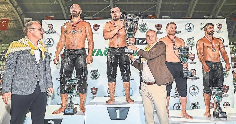 Altın kemer Zeybek’in