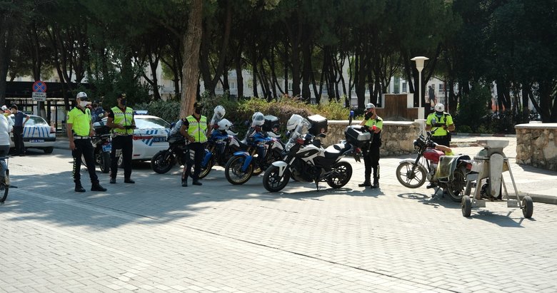 Manisa’da jandarma ve emniyetten ortak trafik denetimi