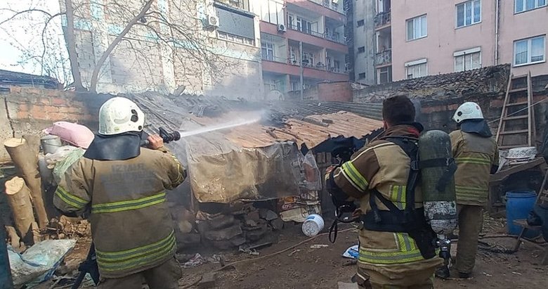 İzmir’de kümes yangını! Ekipler seferber oldu