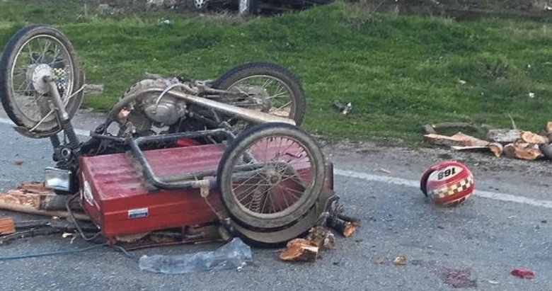 Motosiklet sürücüsü traktöre çarptı: 1 ölü