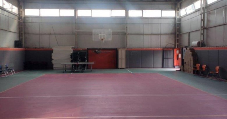 İzmir Valiliği, salgın nedeniyle spor salonunun hastaneye çevrildiği iddiasını yalanladı