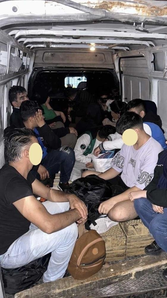 Çanakkale’de insan kaçakçılığı iddiasıyla 10 zanlı tutuklandı