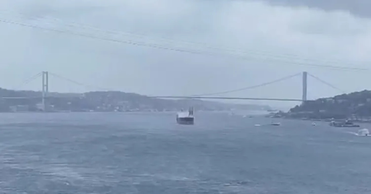 İstanbul Boğazı'nda gemi arızası!