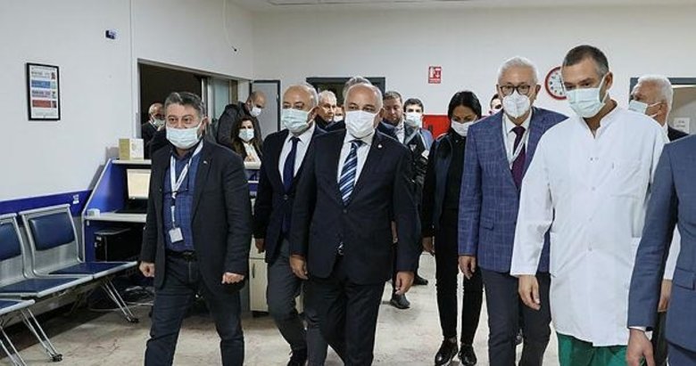 TFF Başkanı Mehmet Büyükekşi, İzmir derbisinde yaralanan taraftarı ziyaret etti