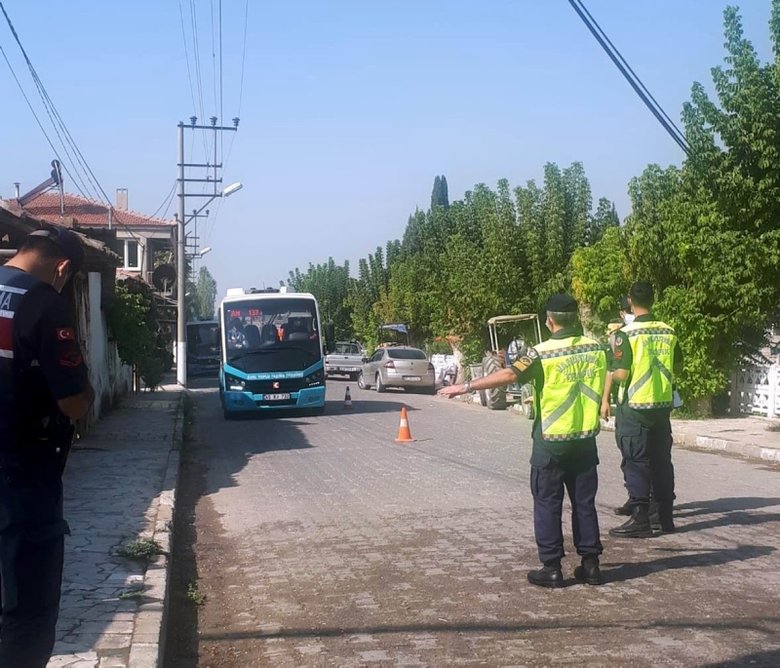 Manisa’da jandarmadan drone ile maske denetimi