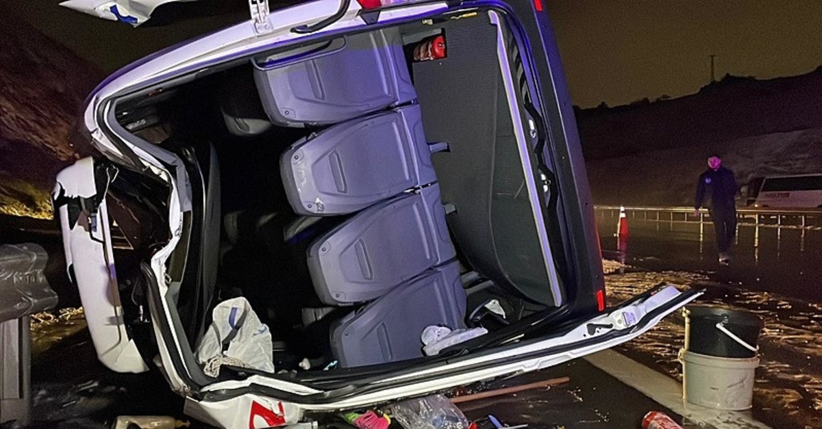 Kuzey Marmara Otoyolu’nda servis minibüsü devrildi…