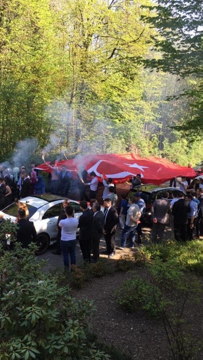 Türk düğün konvoyu Almanya’da gündem oldu