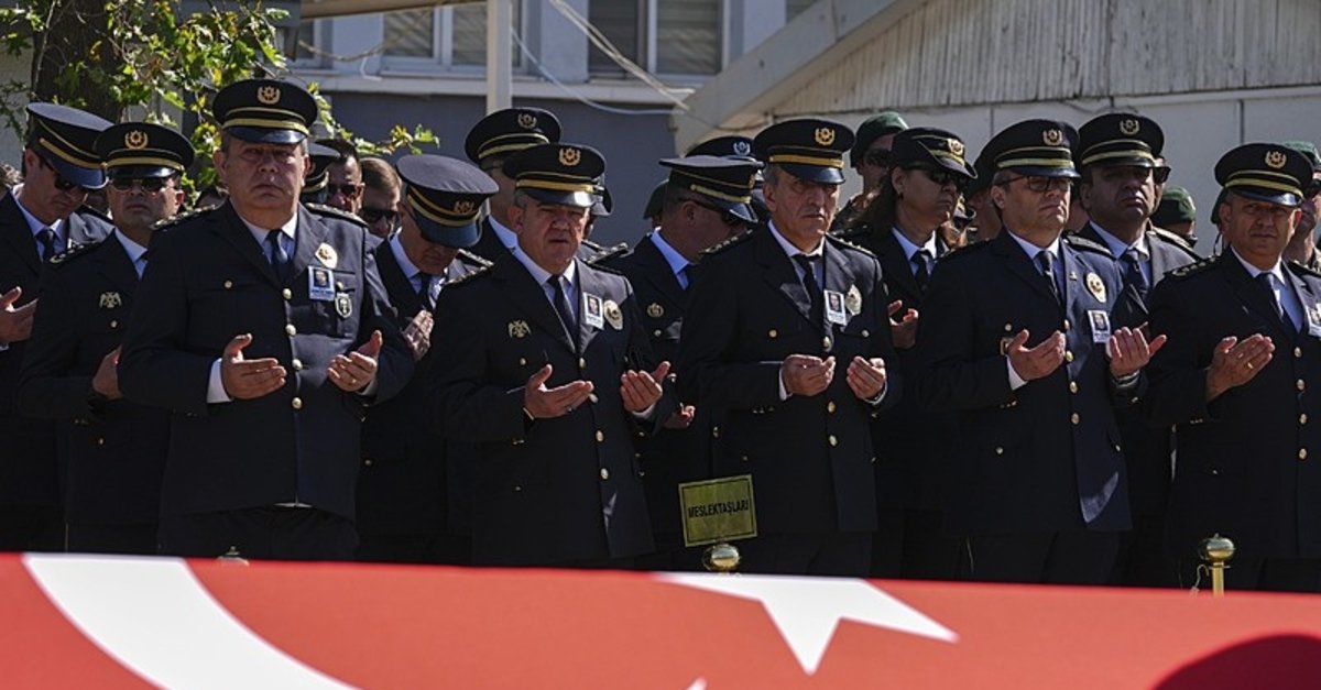 SON DAKİKA: İzmir'de TIR faciası! Kazada şehit olan polisimiz Serkan Hızlı memleketi Manisa'ya uğurlandı