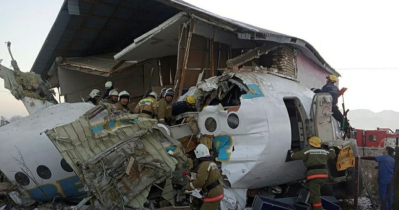 Kazakistan’da yolcu uçağı düştü! Çok sayıda ölü ve yaralı var