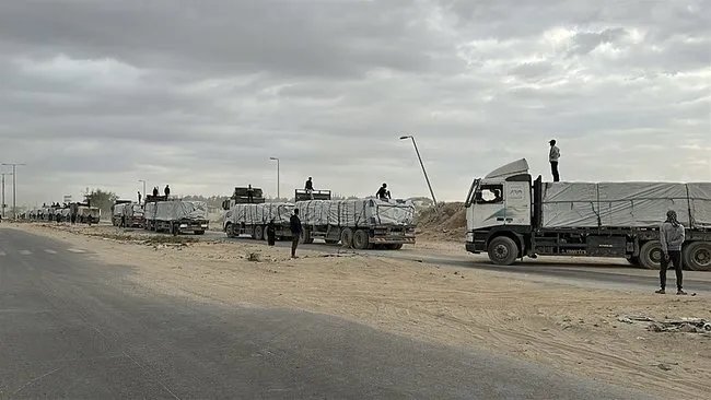 İlk yardım tırlarının Gazze’ye girişi başladı