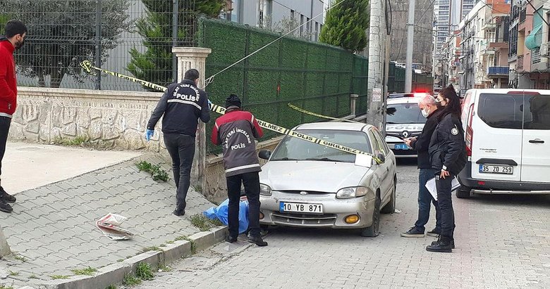 İzmir’de kaldırımda bir kişinin cansız bedeni bulundu