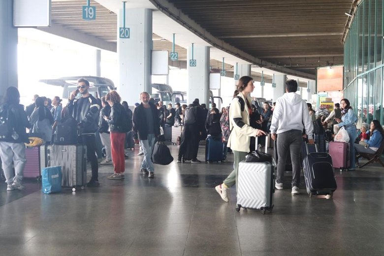 İzmir Otogarı’nda bayram öncesi yoğunluk: Biletler tükendi